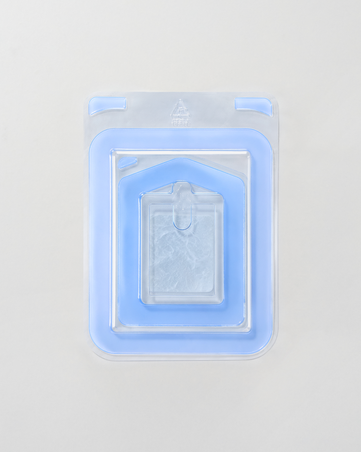Blister da membrana The Cover Xtend em detalhe sobre fundo branco